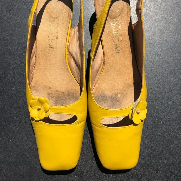 Vintage Low Heel Yellow Leather Sandals Size 8.5 - Picture 4 of 9